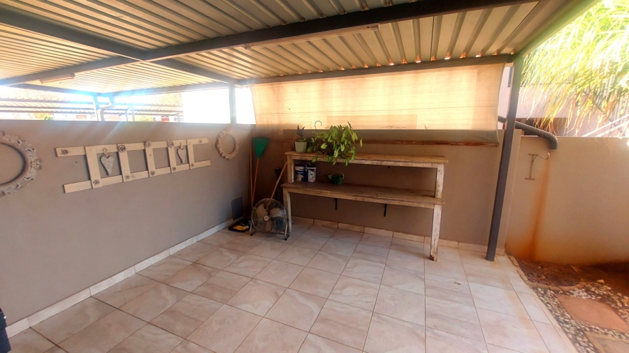 2 Bedroom Property for Sale in Gateway Manor North West